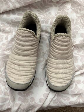 Merrill Q Form2 women’s casual shoes. Size 8.5.